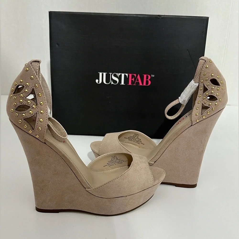 NIB JustFab Clea Nude Studded Cutout Wedge Heels Sandals Size 8.5 Platform Shoes